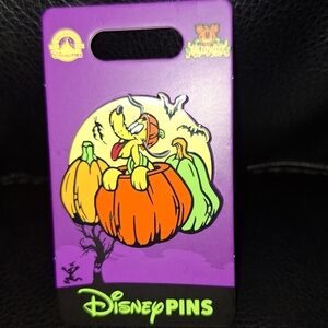 Disney Parks Halloween PLUTO IN PUMPKIN Collectible Trading Pin NEW